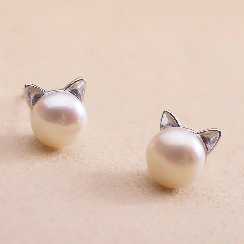 Pearl Cat Stud