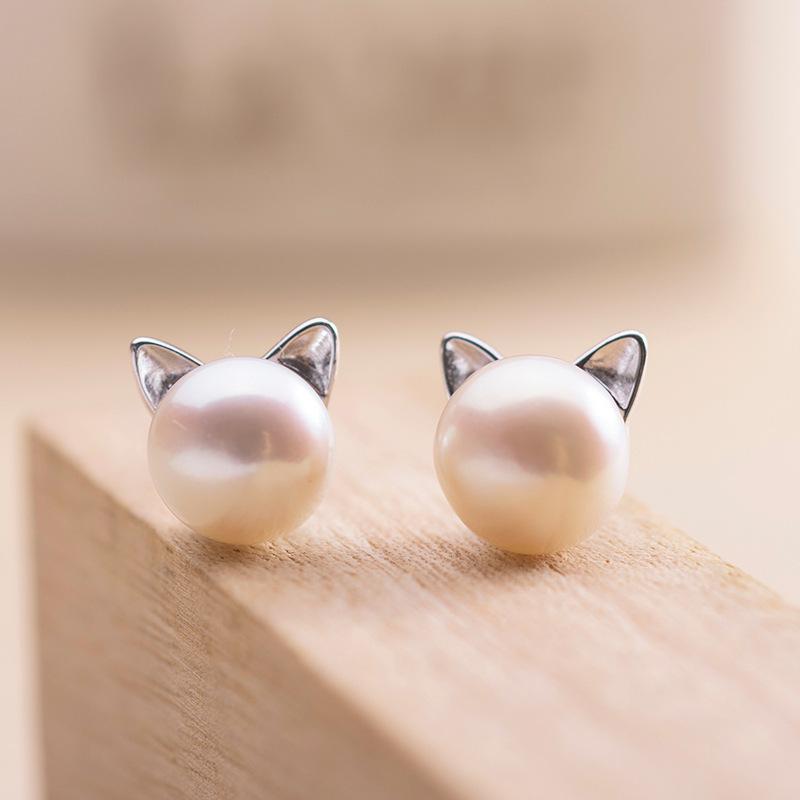 Pearl Cat Stud